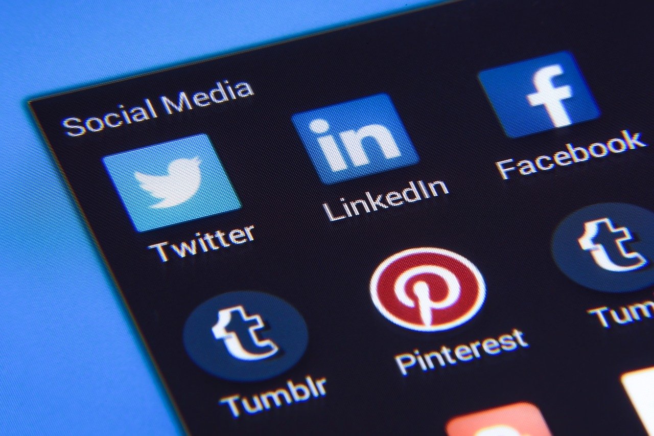 Dlaczego warto promować firmę w social mediach?